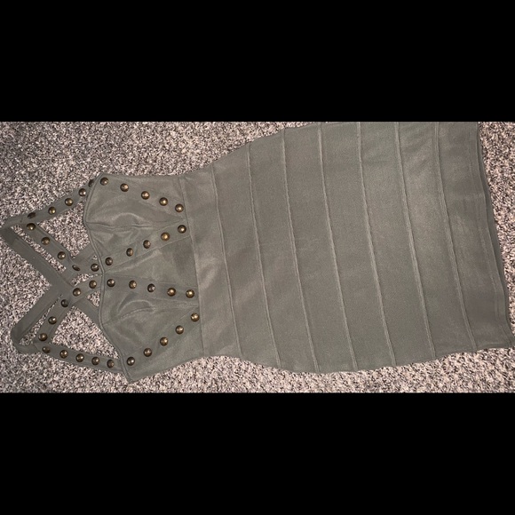 Dresses & Skirts - Cute green dress with brass accents, size 6 NWT